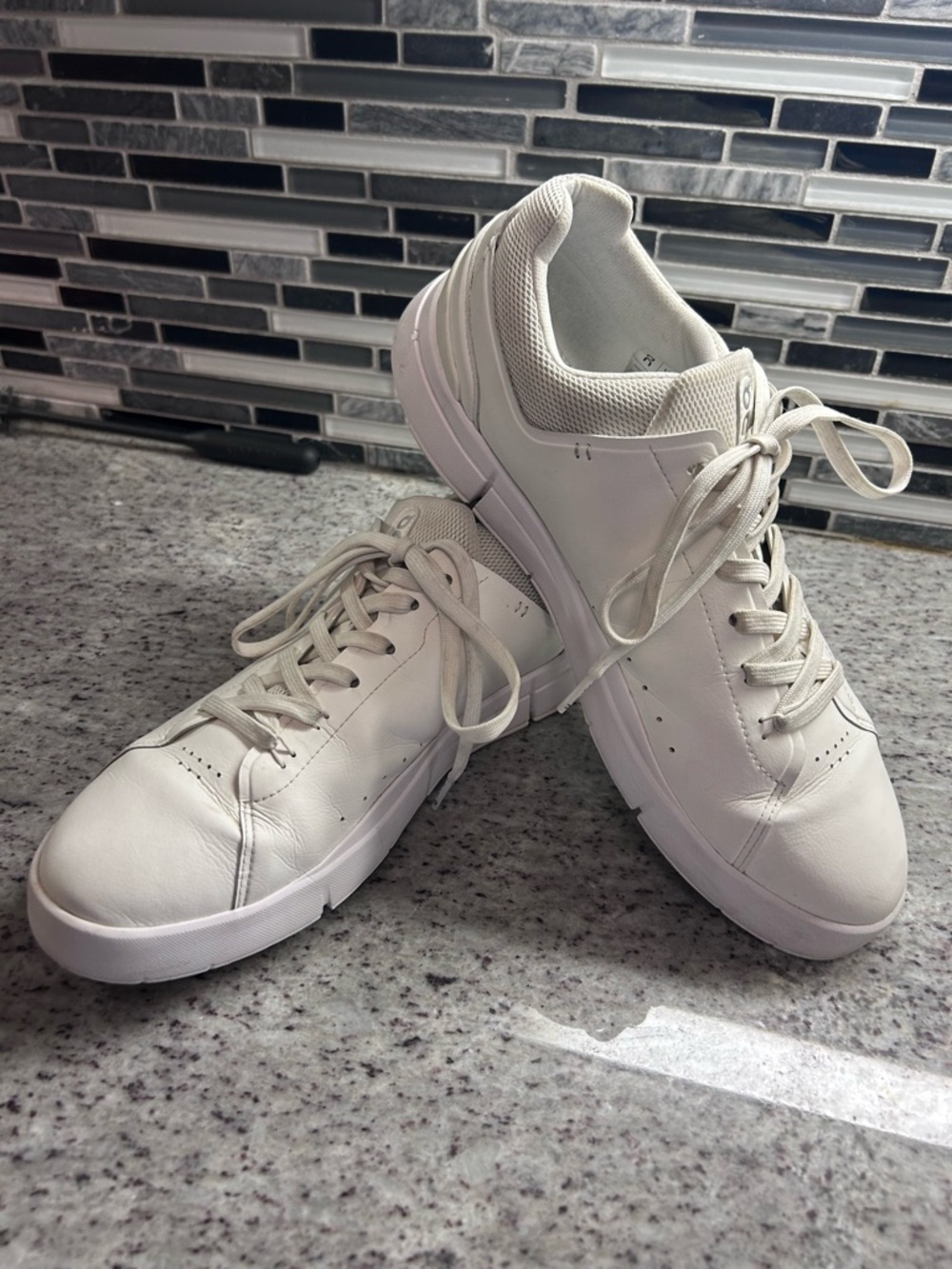 Men's On Cloud Roger Advantage White Leather Low-Top Sneakers size 12 - Picture 2 of 9